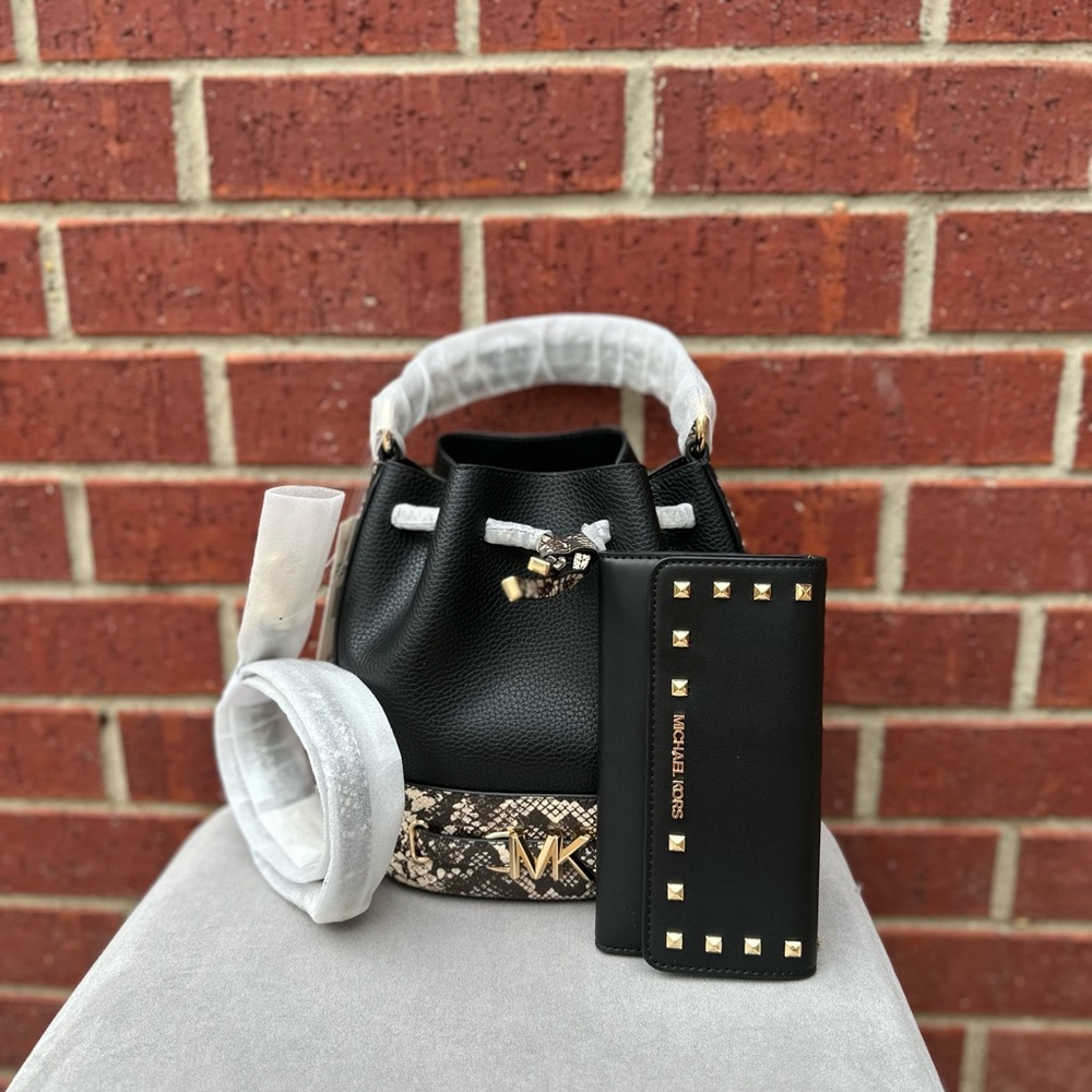 Michael Kors Medium duffle bag and wallet